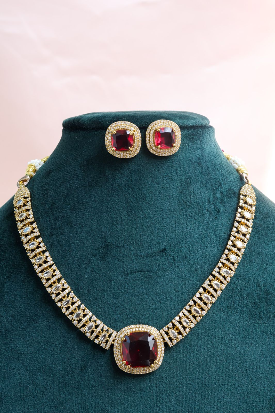 Victorian AD red choker