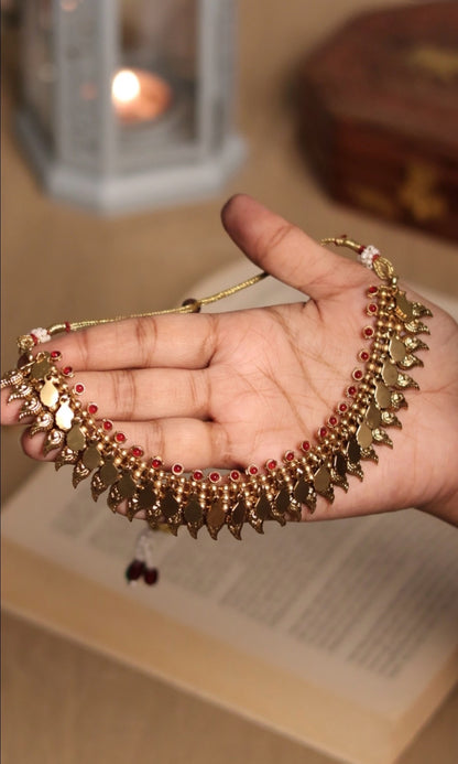 Elakkathali Mango Leaf Gold Choker Set