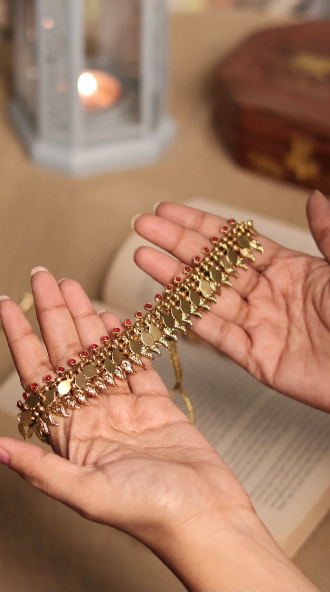 Elakkathali Mango Leaf Gold Choker Set