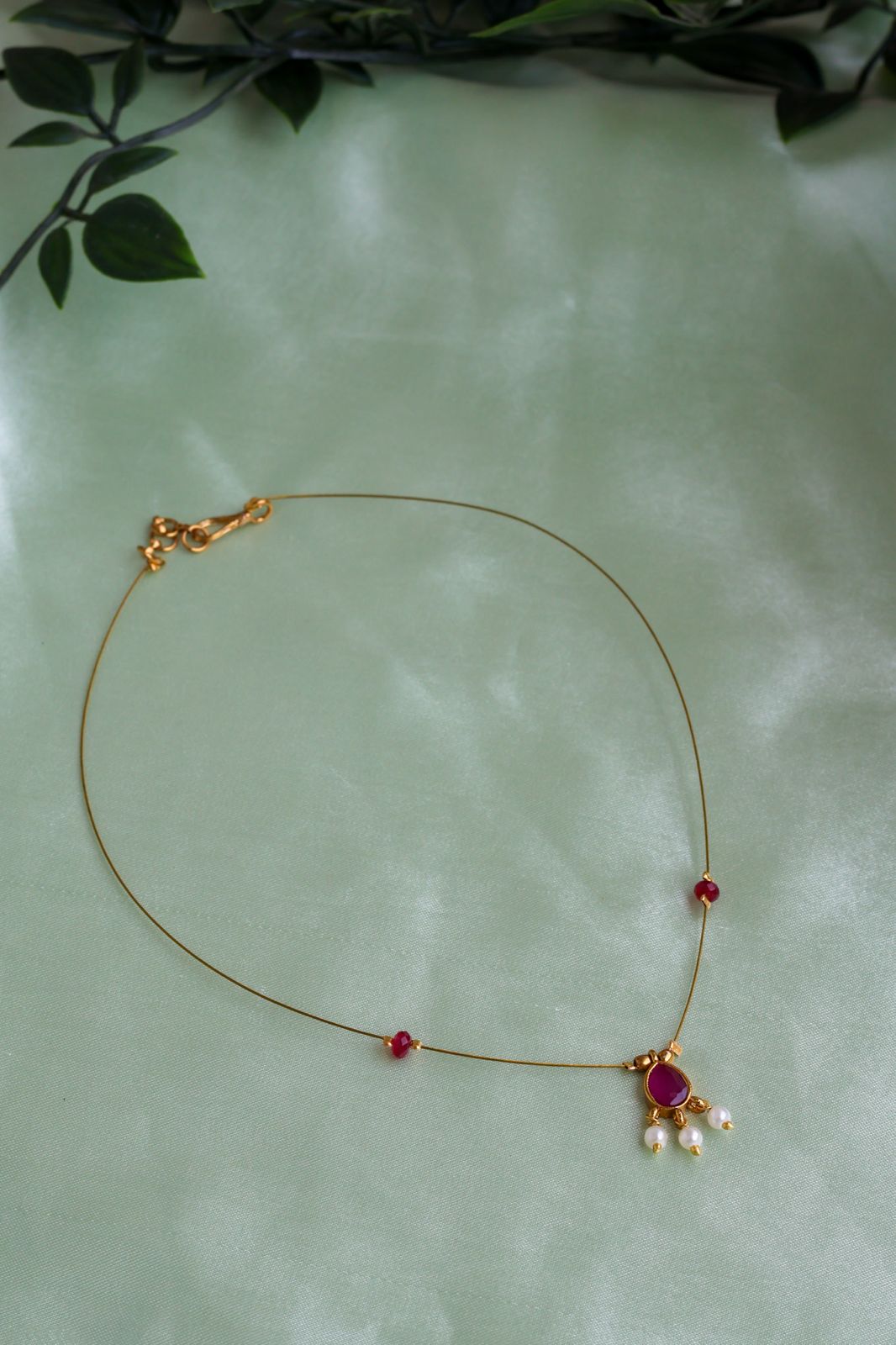 Invisible kemp ruby/emerald chain