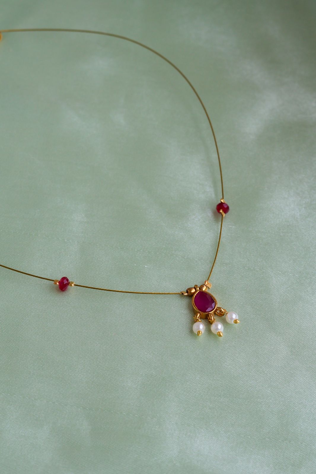 Invisible kemp ruby/emerald chain