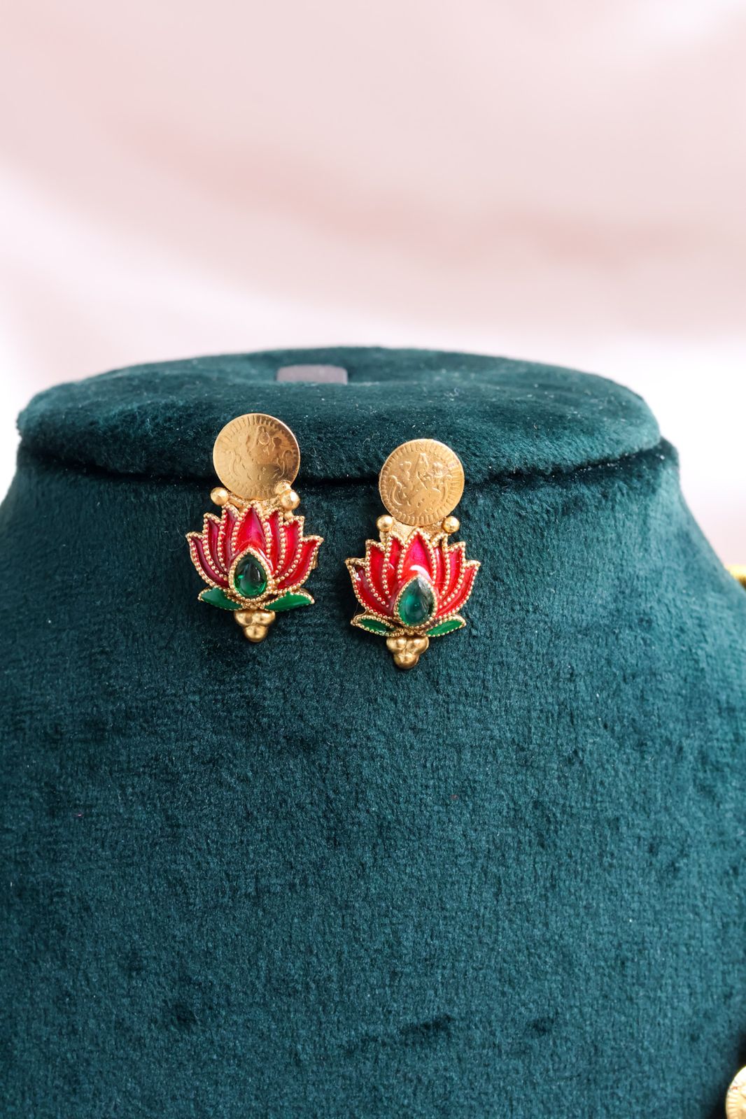 Trending Lotus Design Coin Choker