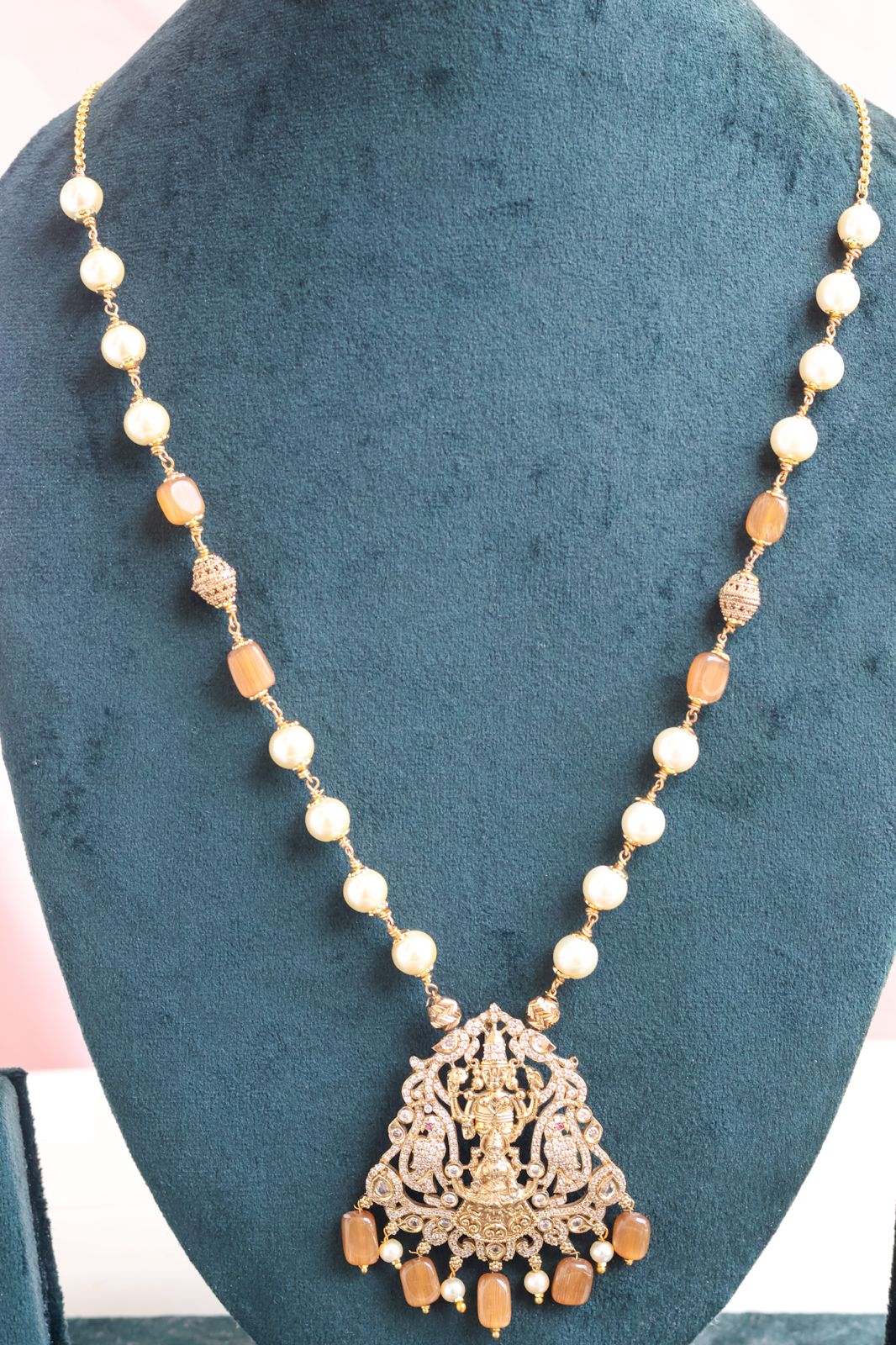 Vaikuntha Mahalakshmi Removable Pendant Pearl mala