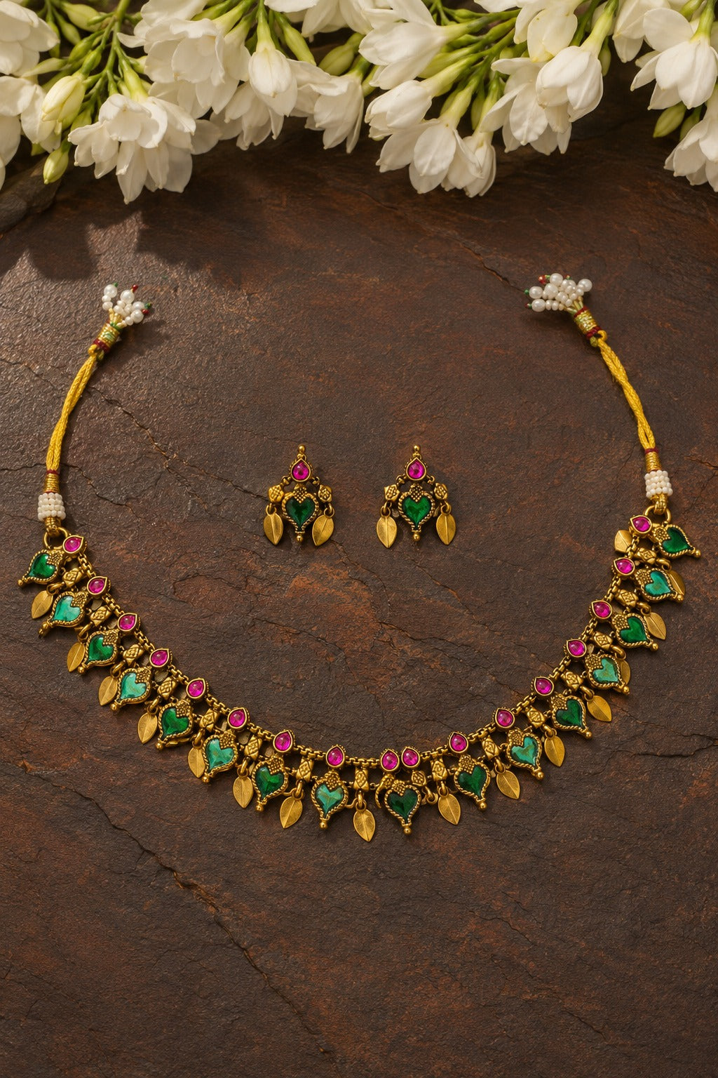 Palaka Ilakkathali Emerald Choker Set