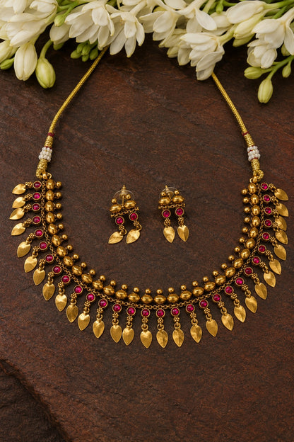 Antique Gold Ilakkathali Choker with Ruby Accents